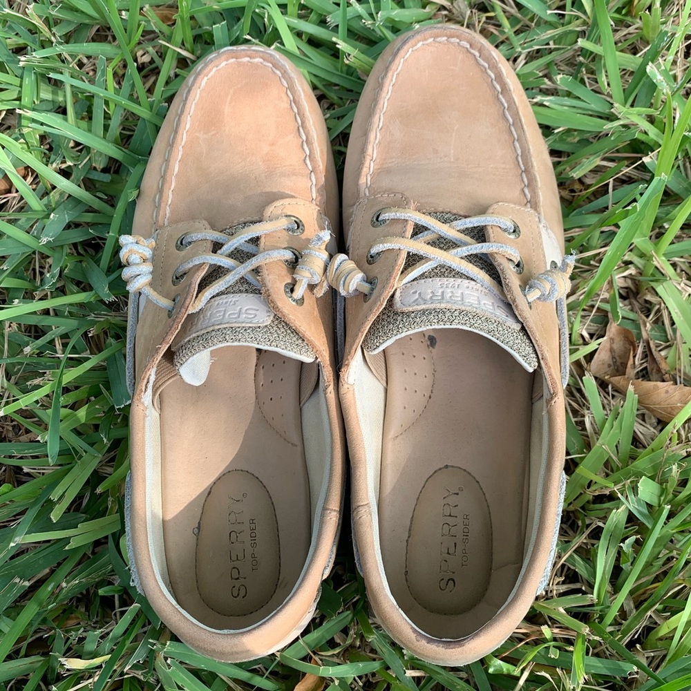 Brown Sperry slip on’s